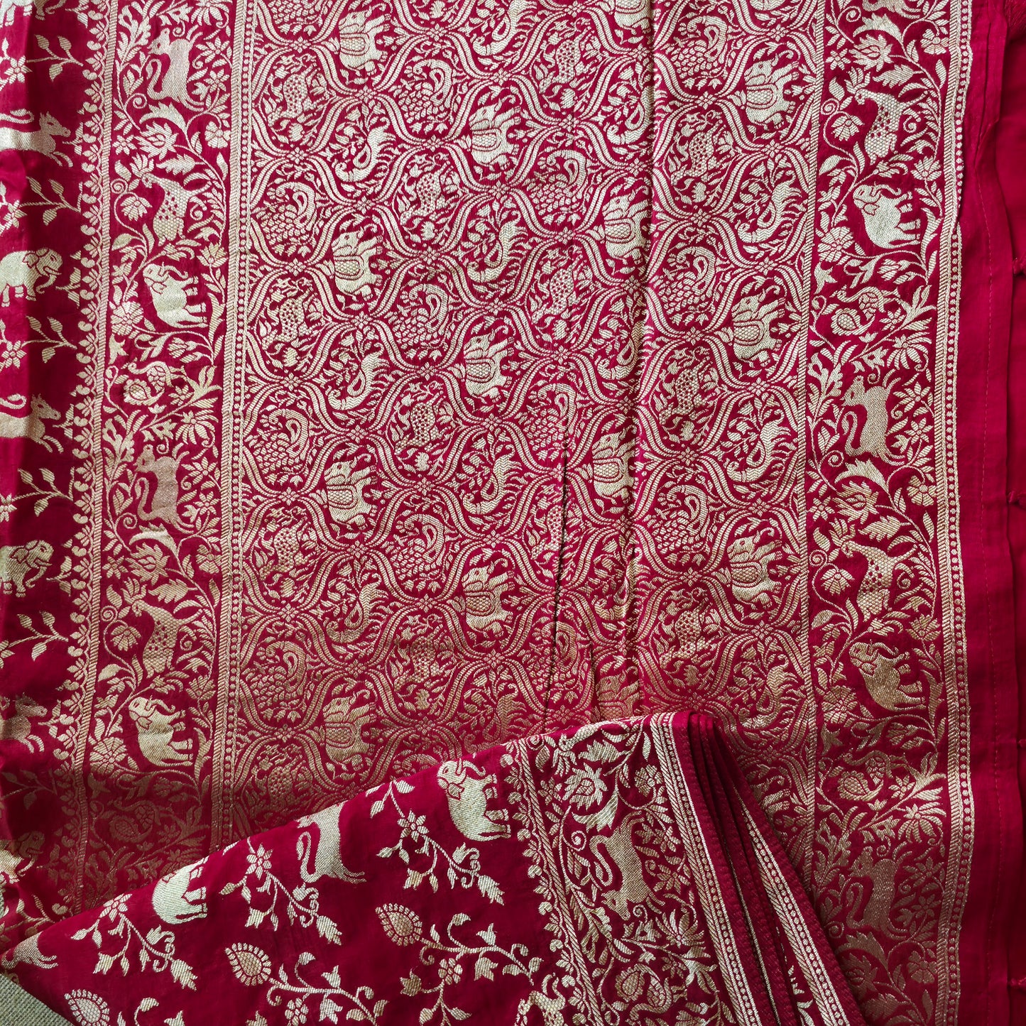 UP000071 - Banarasi Semi Silk Red Shikargah