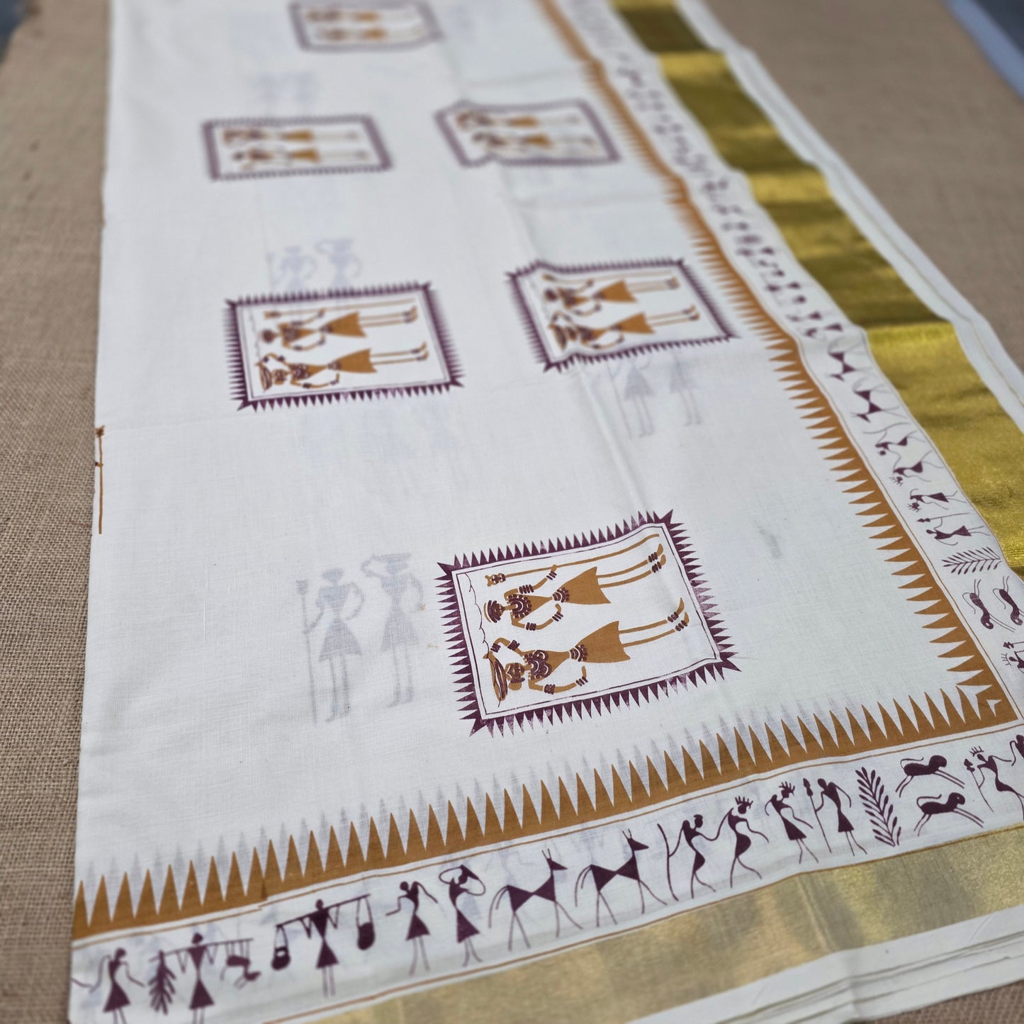 KL000104 Kerala Saree worli art Maroon