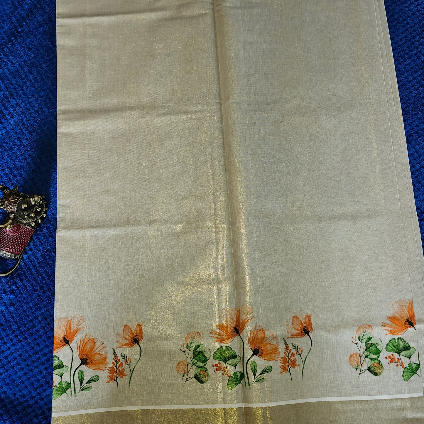 KL000007 - Kerala Saree - Spray Paint Saree with light Orange flower design