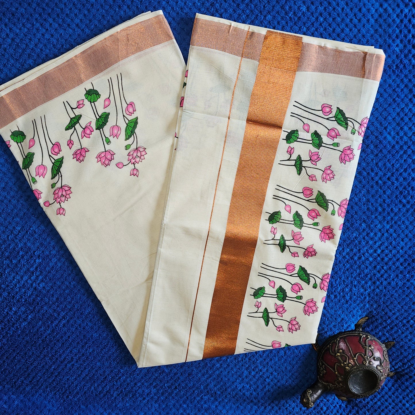 KL000010 - Kerala Saree Copper Mural Print - White