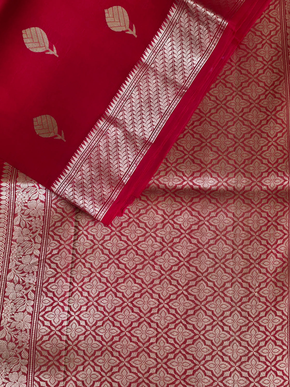 UP000025 - Banarasi Pure Oraganza Silk - Red