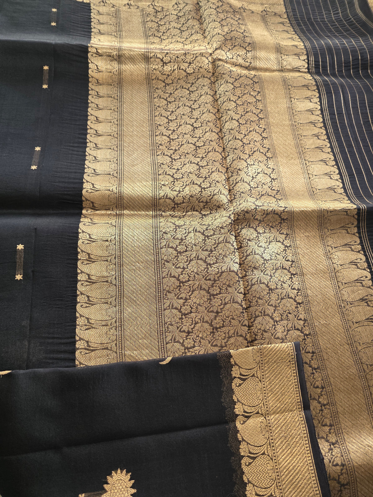 Pure Organza Chand butta weave in black & gold zari