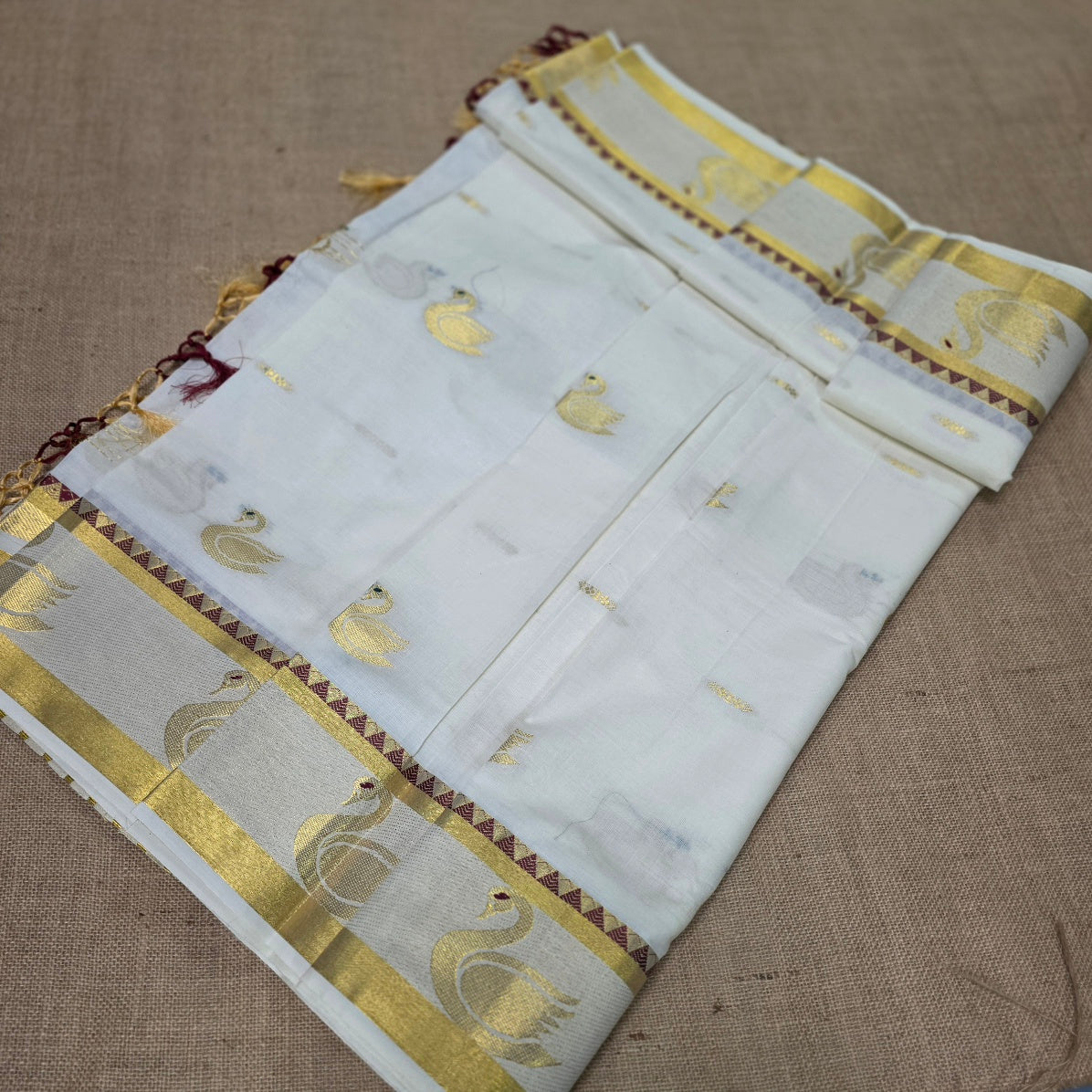 KL000110 Kerala cotton Swan weave