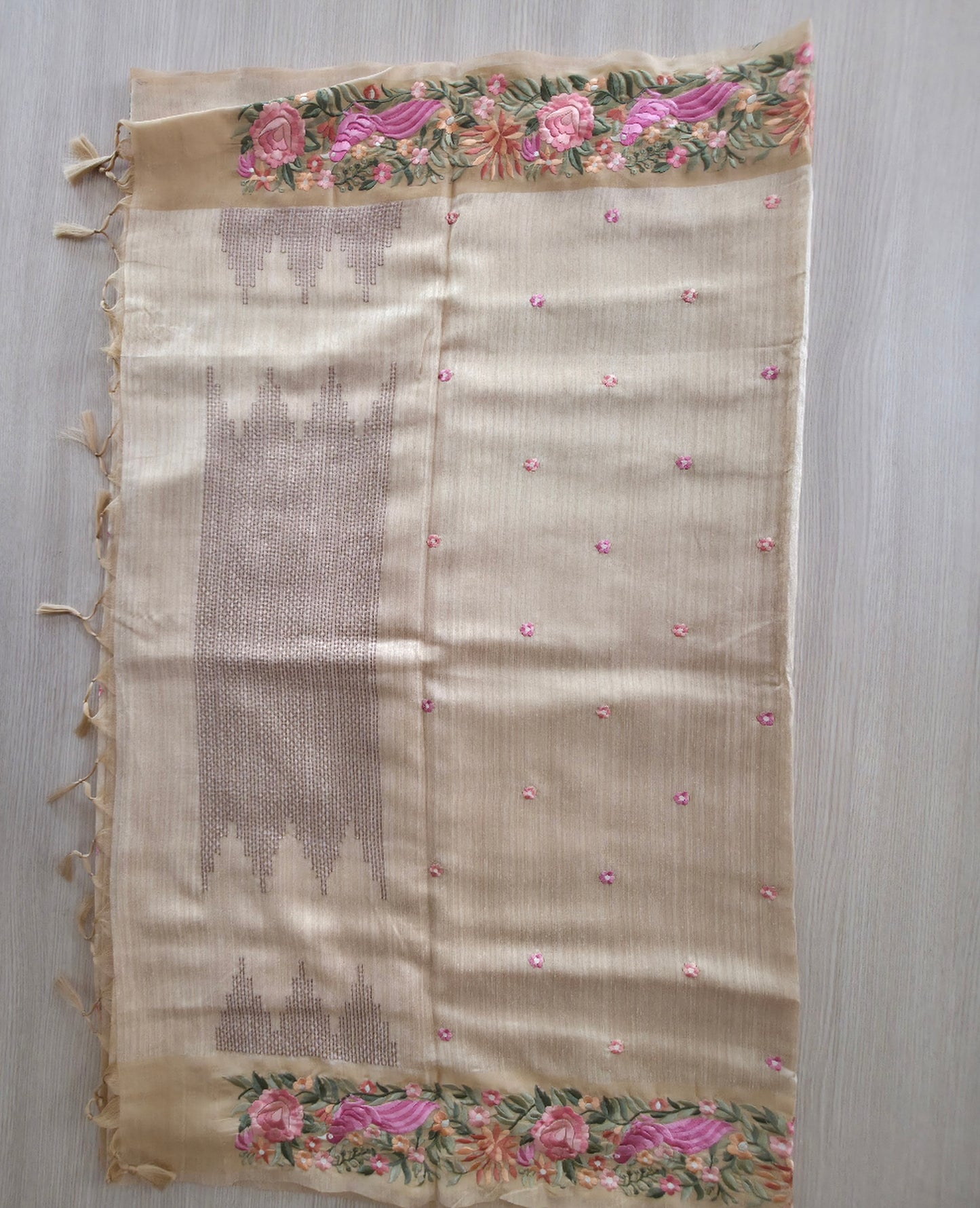 UP000228 Tussar with thread embroidery