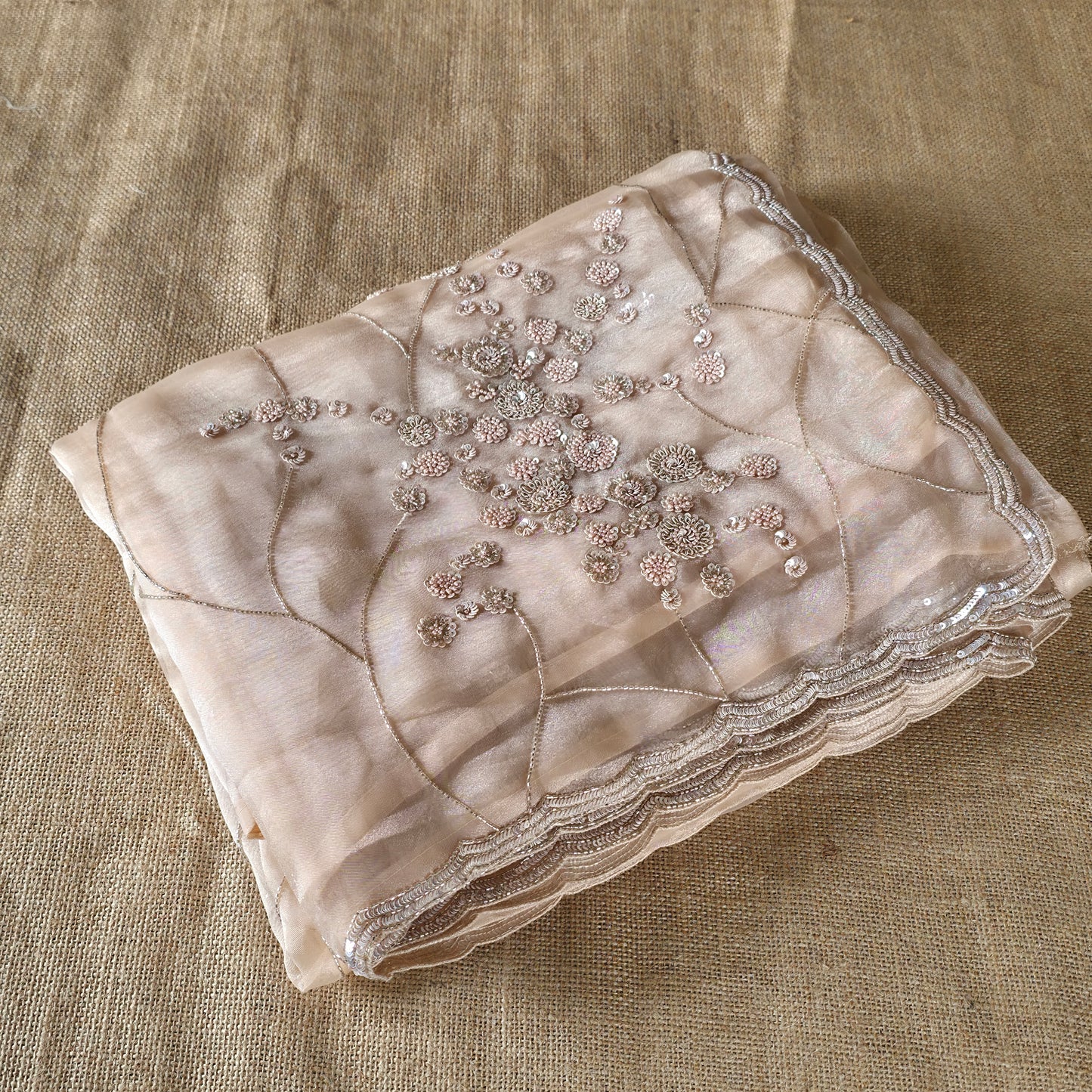 UP000206 - Glass Tissue with intricate handwork