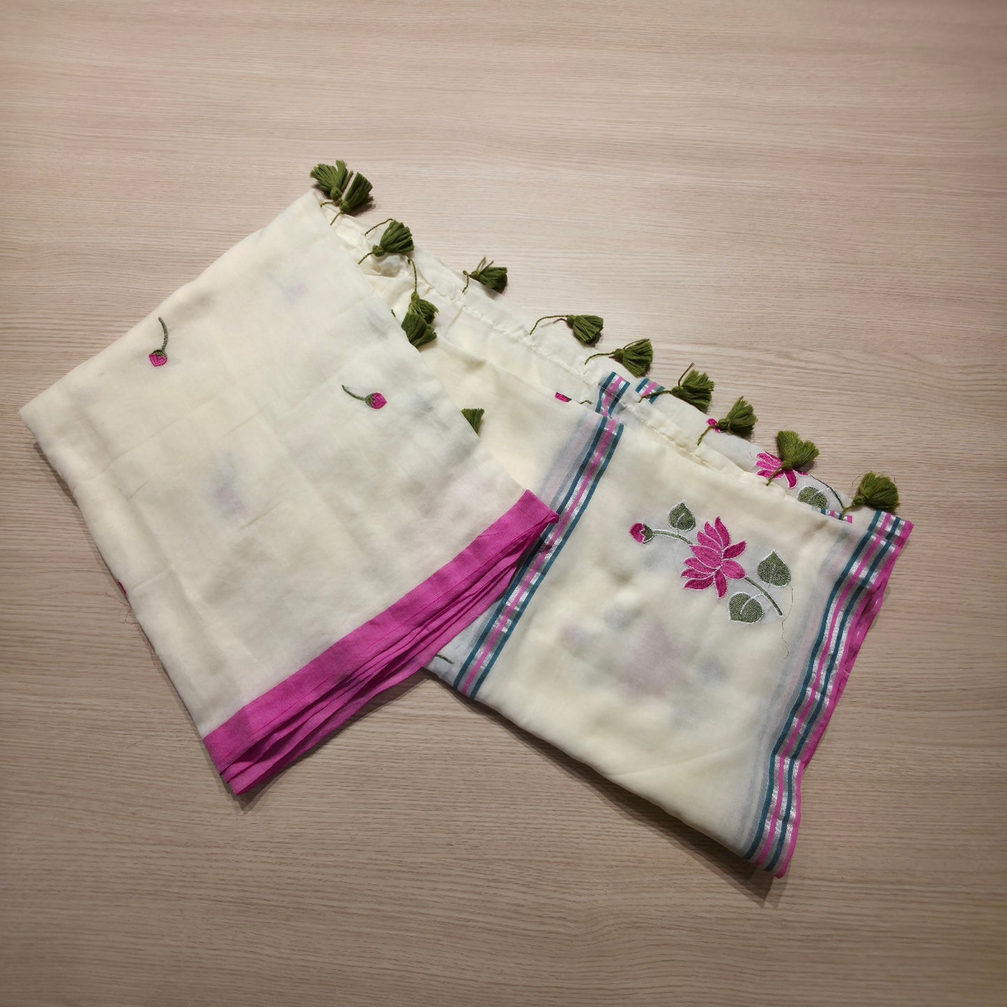 WB000034 Mulcotton with Lotus