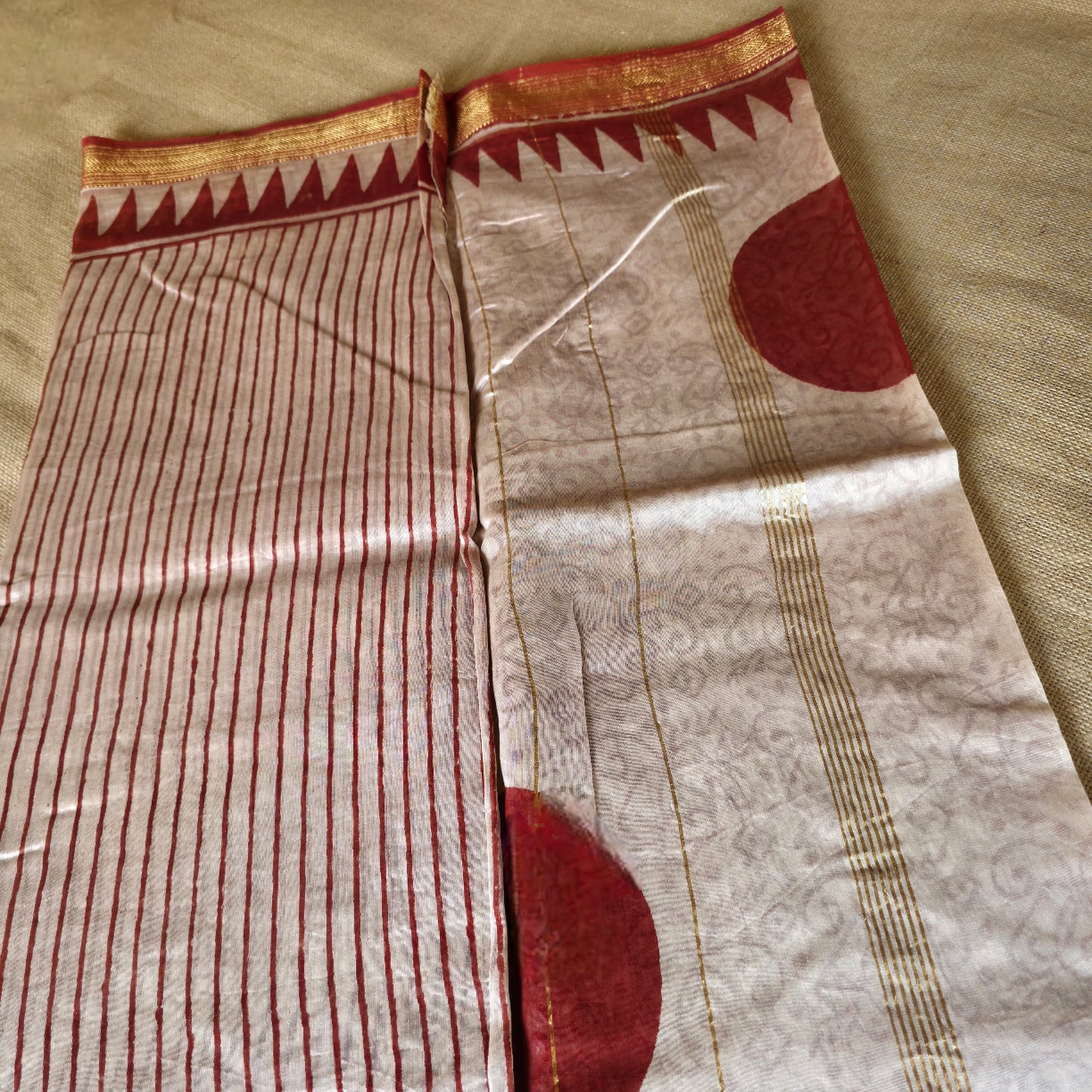 JD000007 - Geometrical Pure Maheshwari Silk Saree
