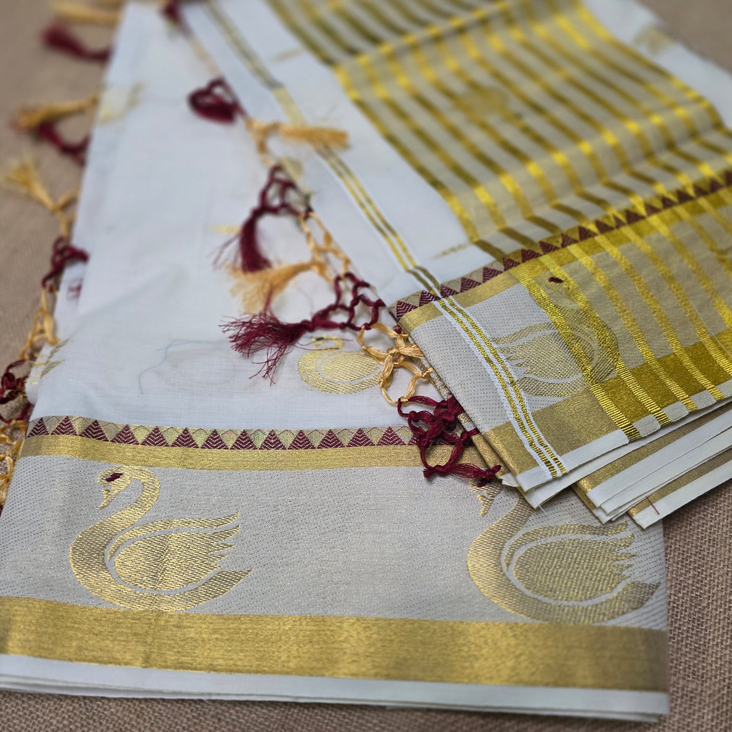 KL000110 Kerala cotton Swan weave
