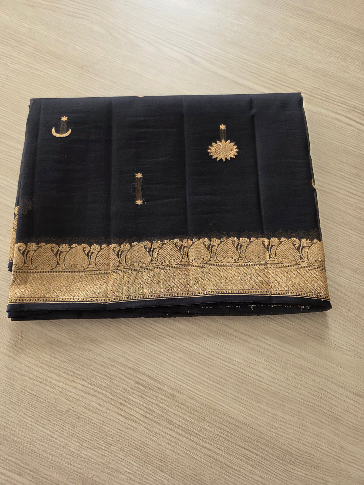 Pure Organza Chand butta weave in black & gold zari