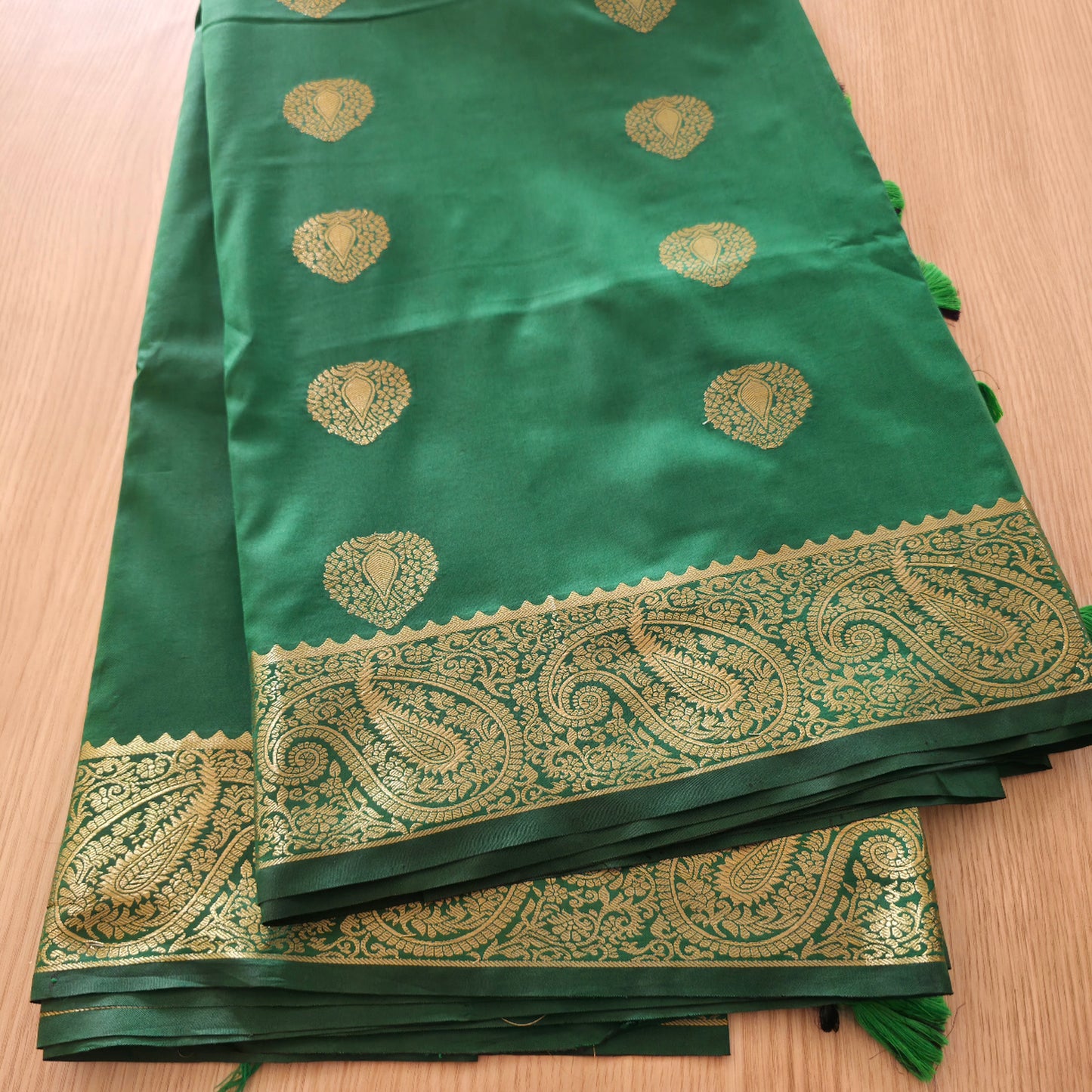 JD000150 Emerald green