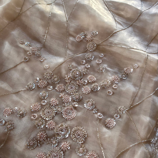 UP000206 - Glass Tissue with intricate handwork