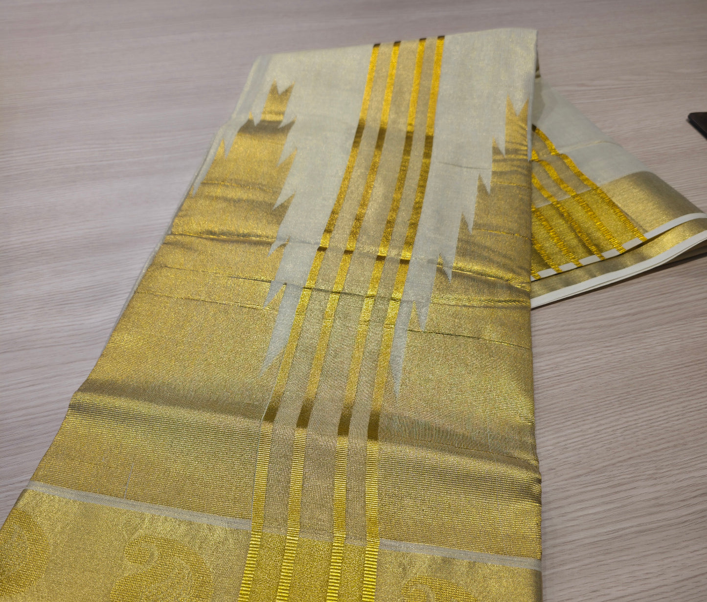 KL000047 Kerala Tissue Handwoven temple tower border