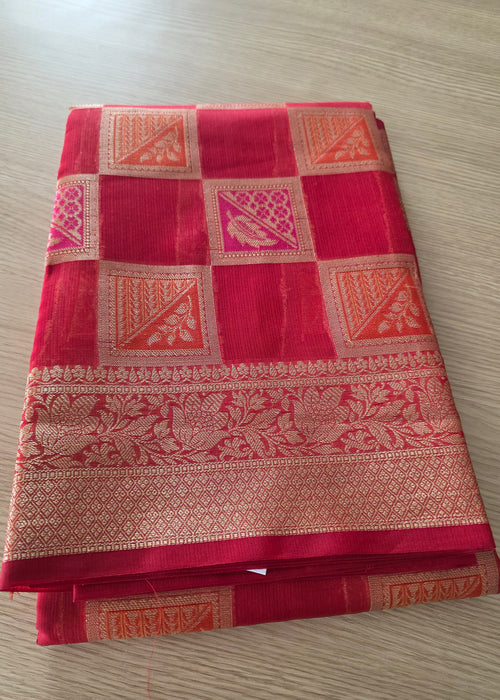 Red Banarasi weave in leaf motiff
