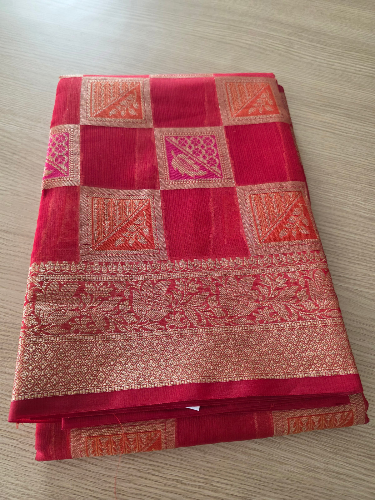 Red Banarasi weave in leaf motiff