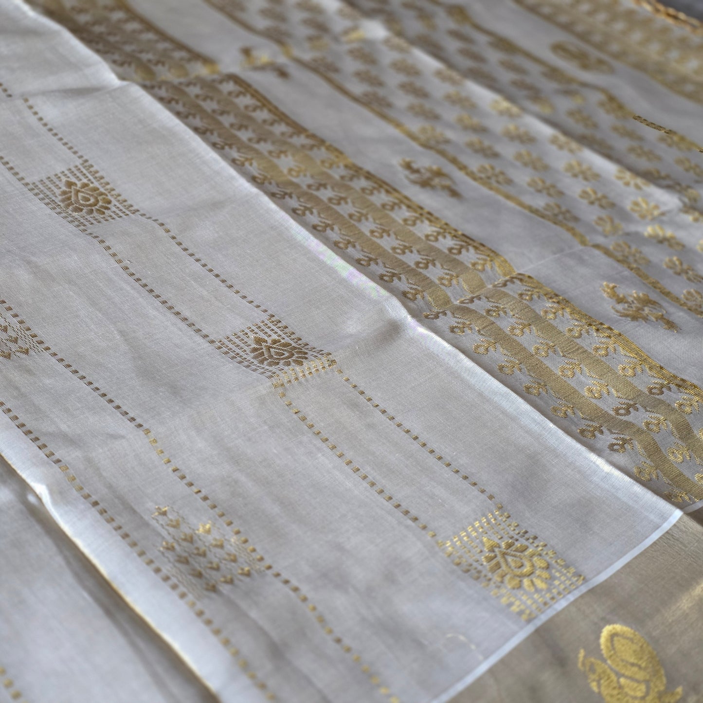 KL00048 - Kerala Tissue Peacock Weave