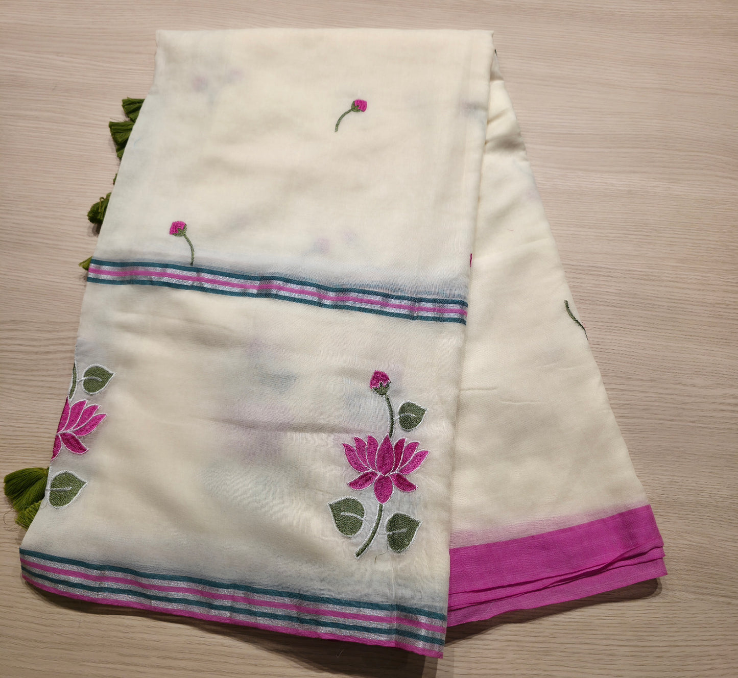 WB000034 Mulcotton with Lotus