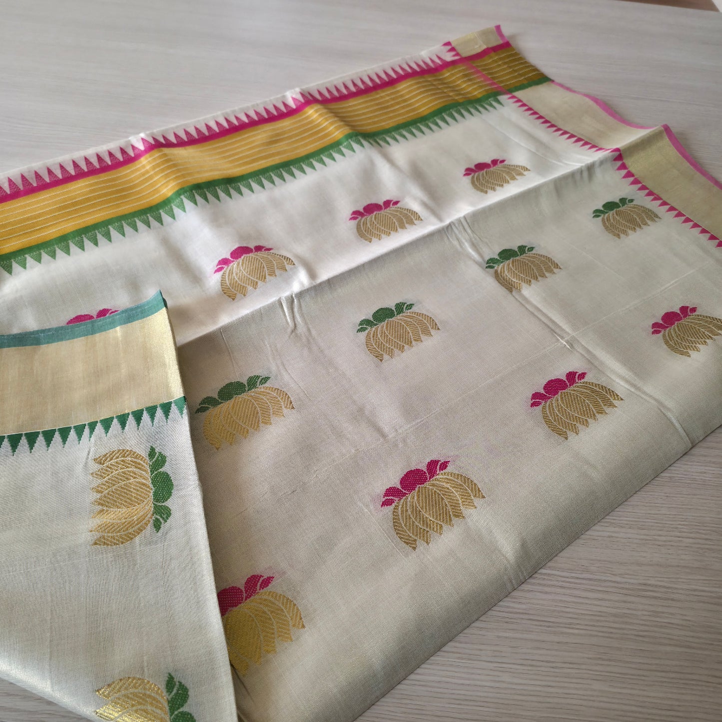 KL00072 Kerala Tissue with lotus motiffs