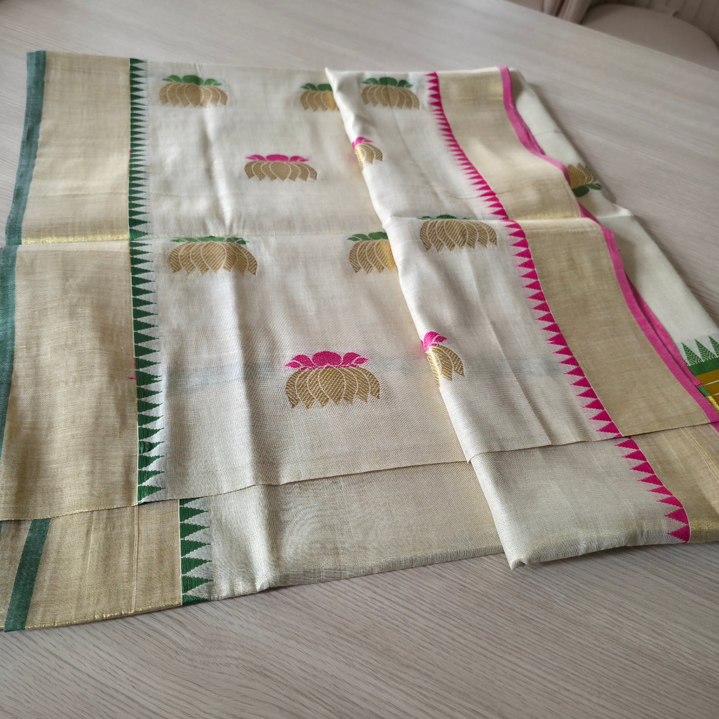 KL00072 Kerala Tissue with lotus motiffs