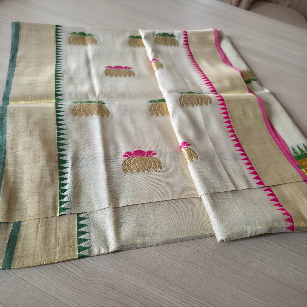 KL00072 Kerala Tissue with lotus motiffs
