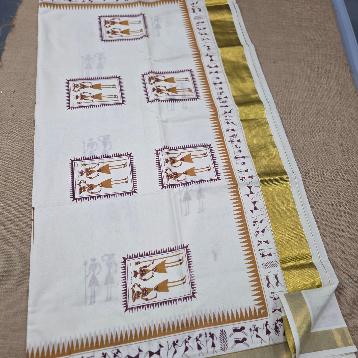 KL000104 Kerala Saree worli art Maroon