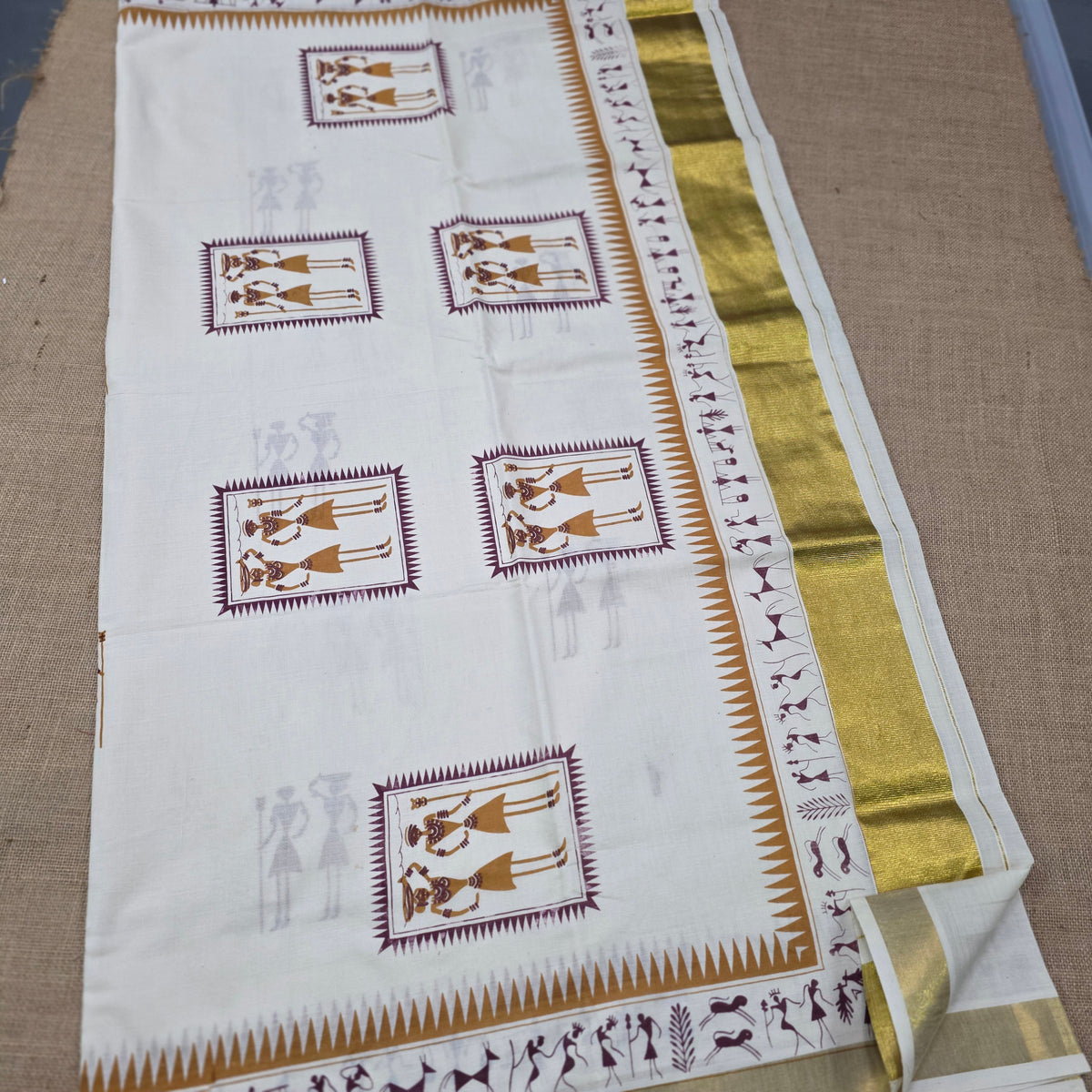 KL000104 Kerala Saree worli art Maroon