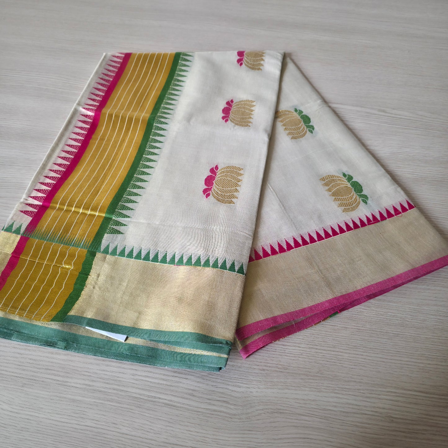 KL00072 Kerala Tissue with lotus motiffs