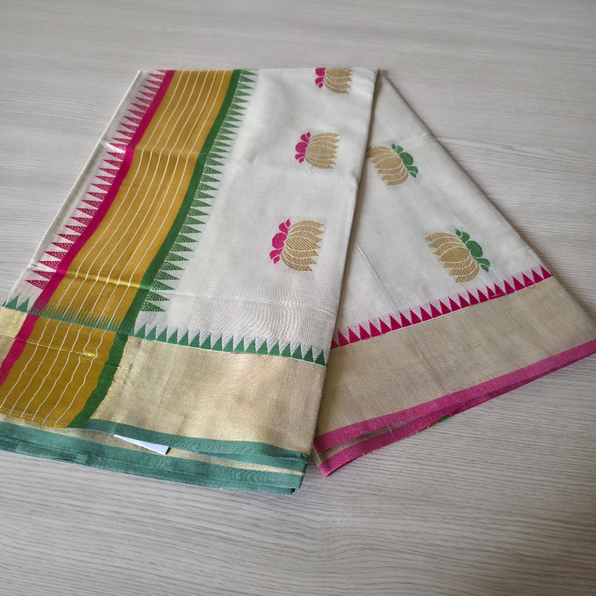 KL00072 Kerala Tissue with lotus motiffs