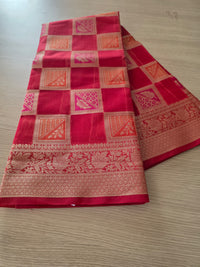 Red Banarasi weave in leaf motiff