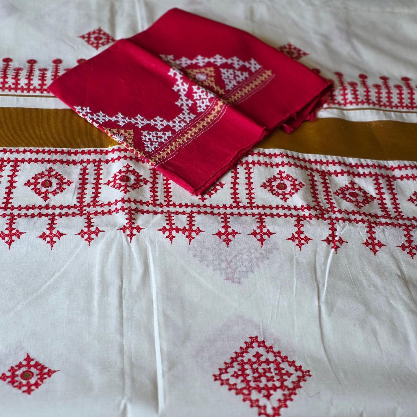 WB00032 - Kerala Cotton with Kutch Work