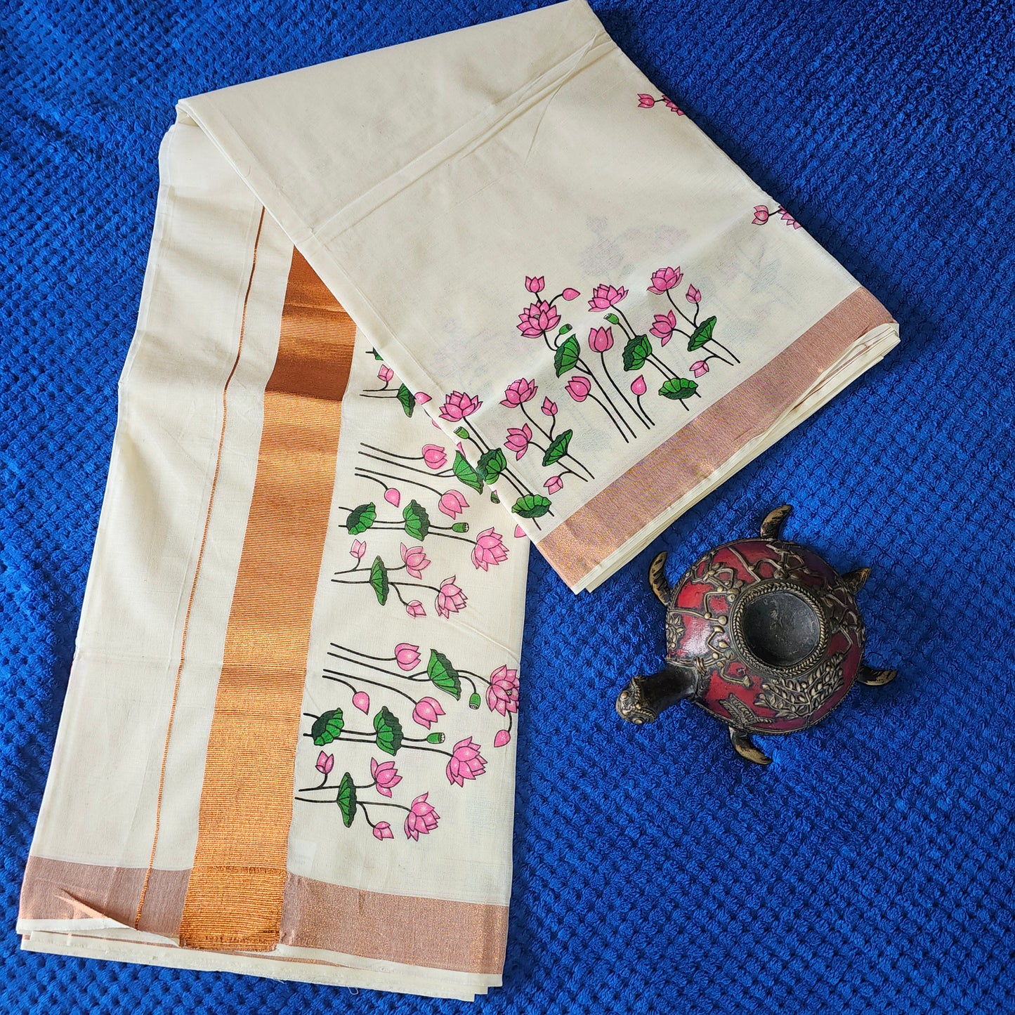 KL000010 - Kerala Saree Copper Mural Print - White