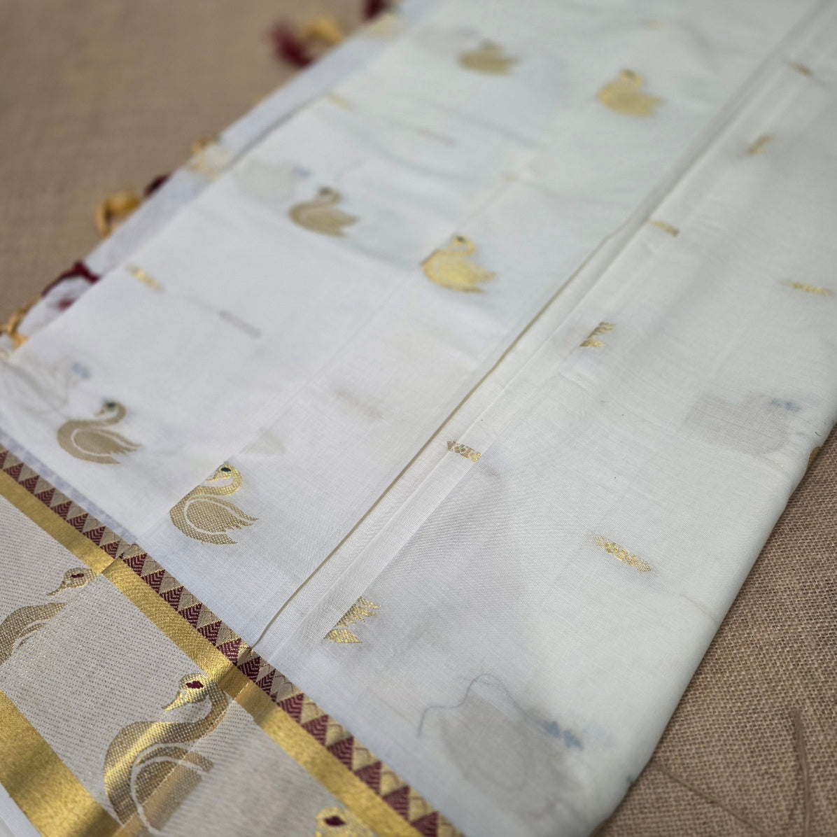 KL000110 Kerala cotton Swan weave