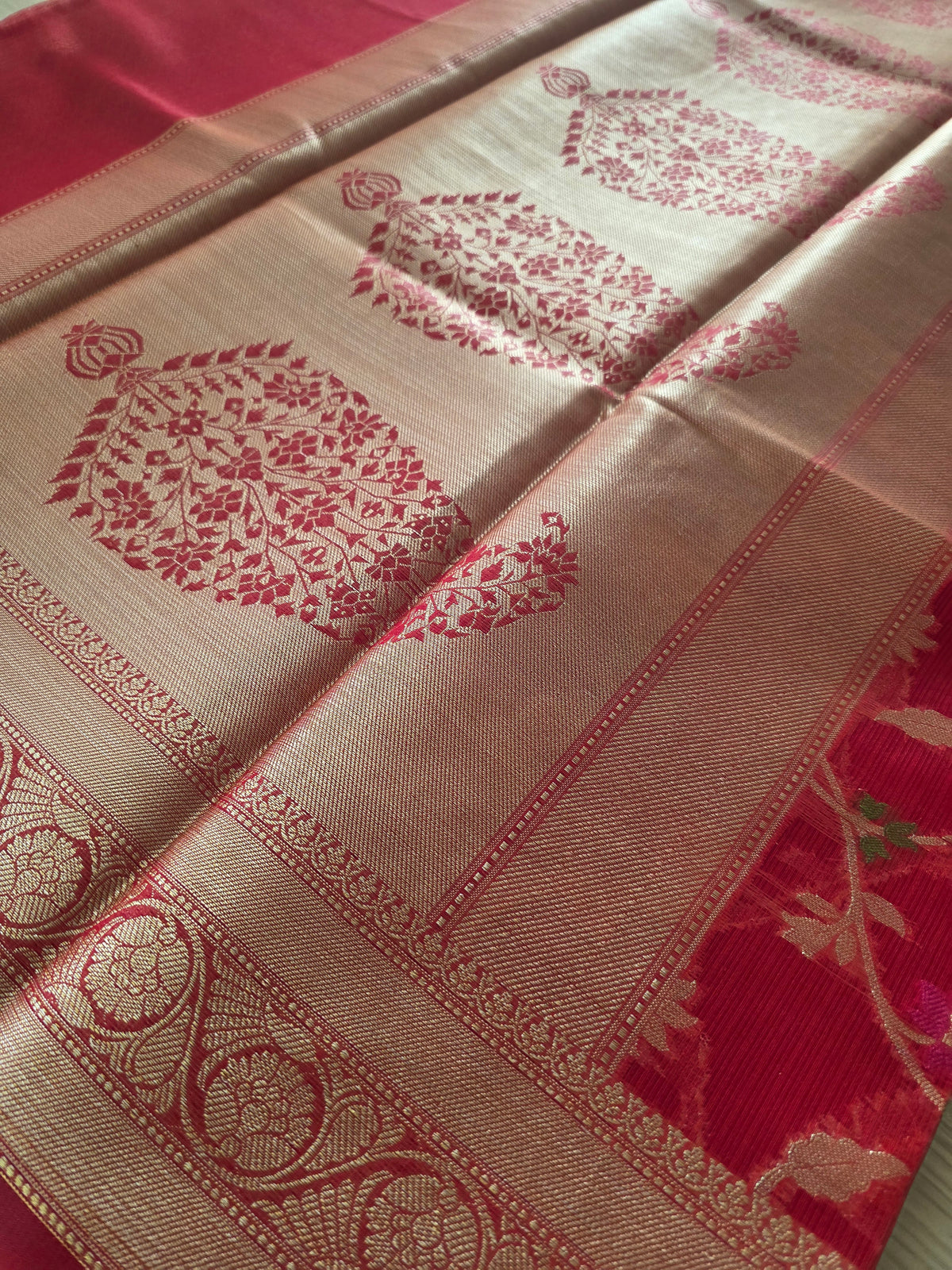 Red Banarasi weave in Jaal design