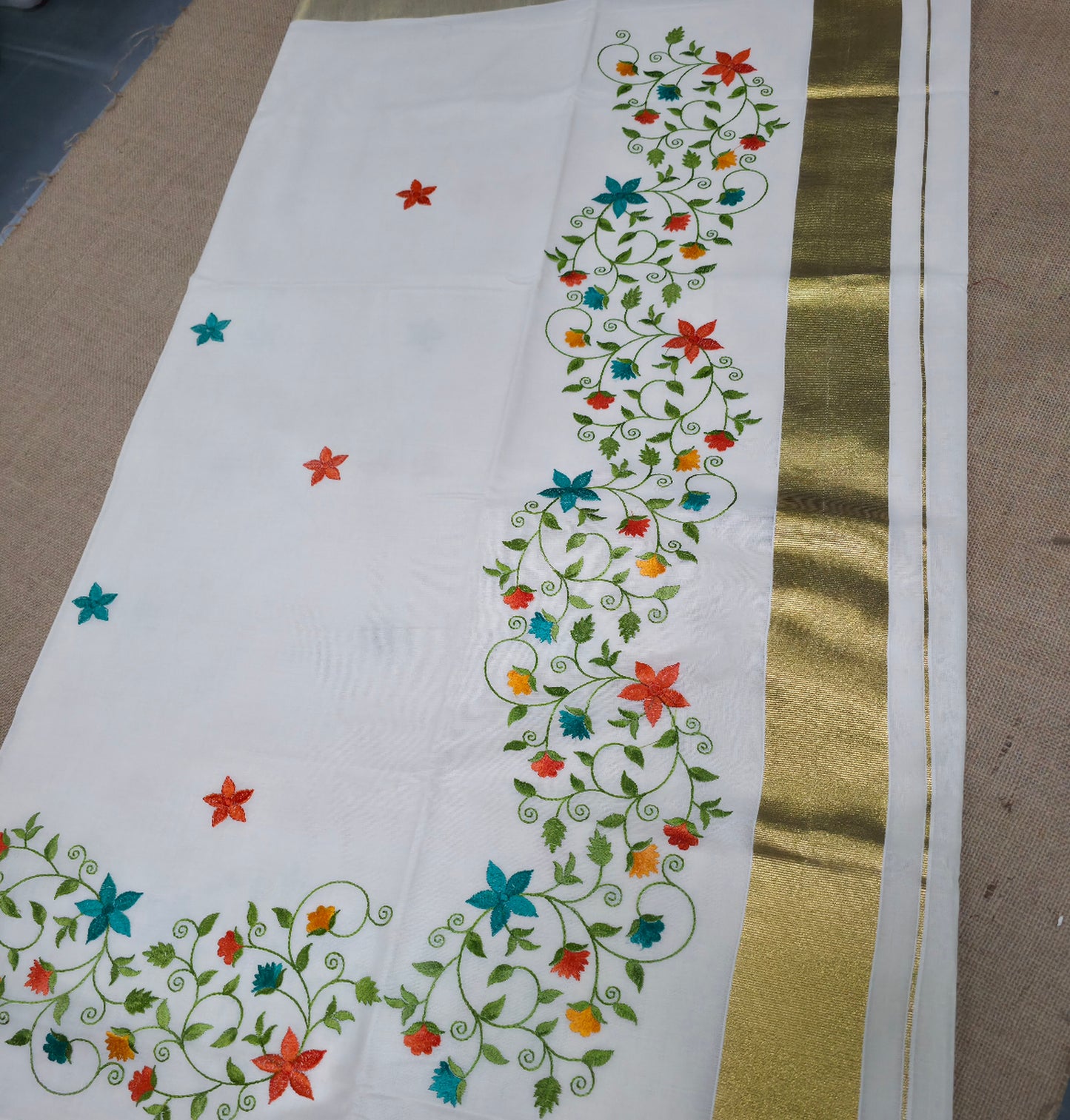 KL000107 Kerala Saree Floral