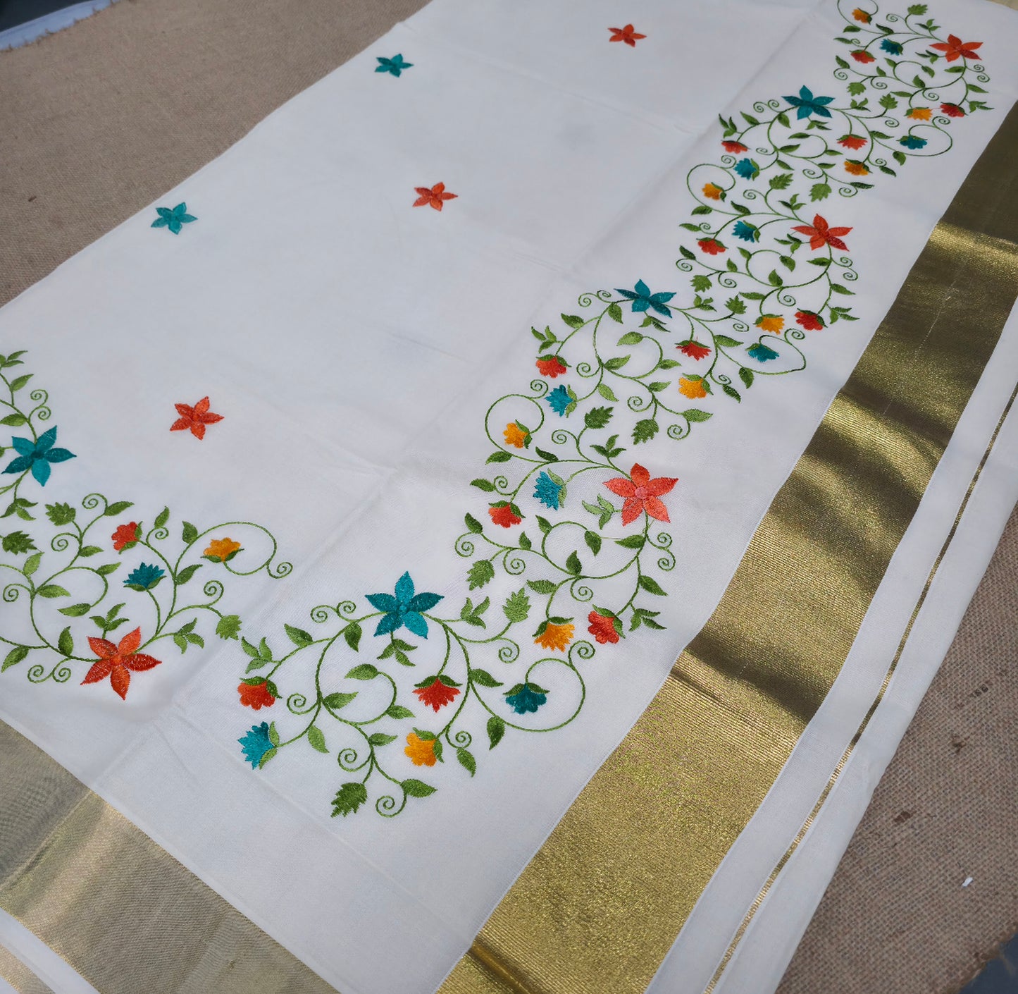 KL000107 Kerala Saree Floral