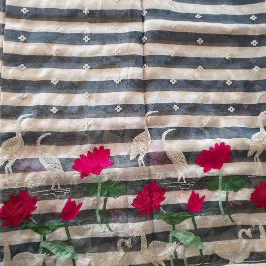 UP000203 Organza with applique