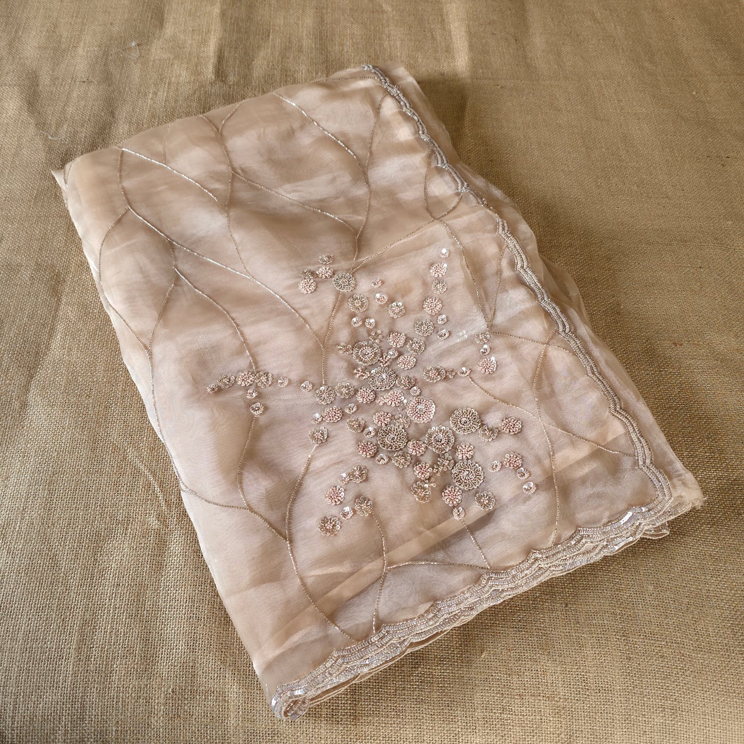 UP000206 - Glass Tissue with intricate handwork